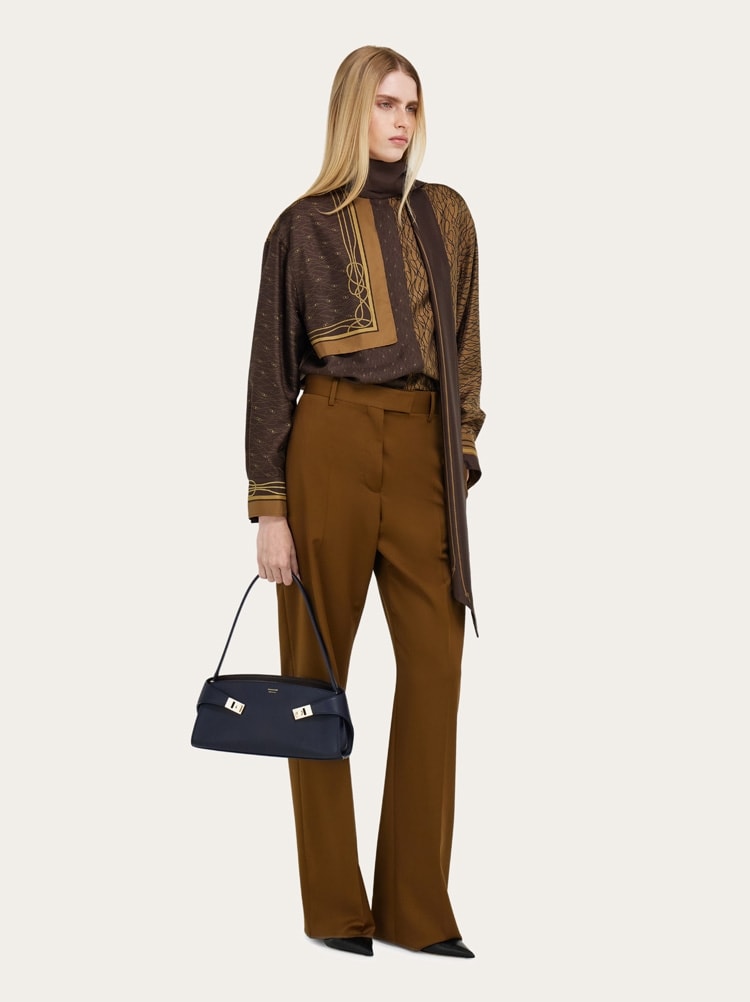 Hug East-West shoulder bag Gallery image 3