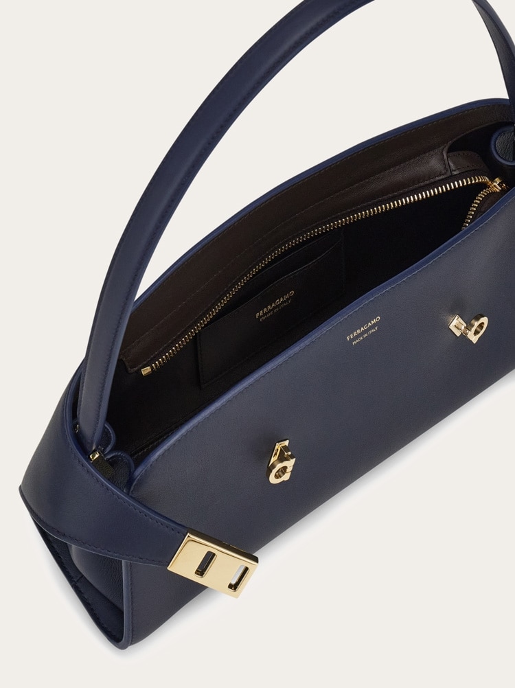 Hug East-West shoulder bag Gallery image 6