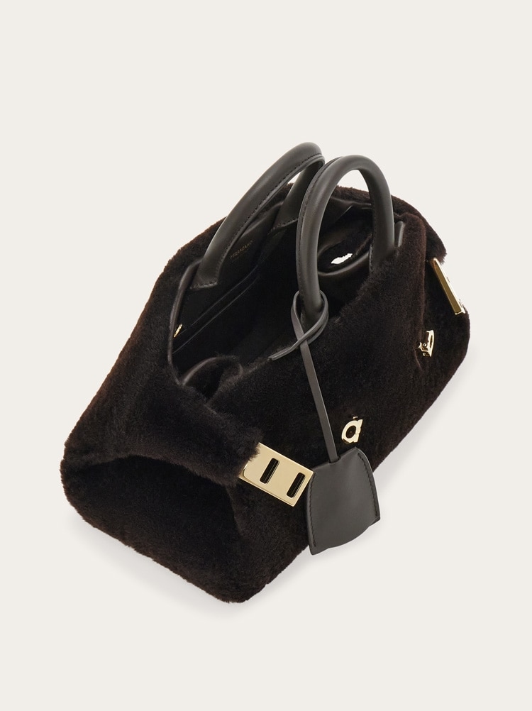 Hug handbag (XS) Gallery image 6