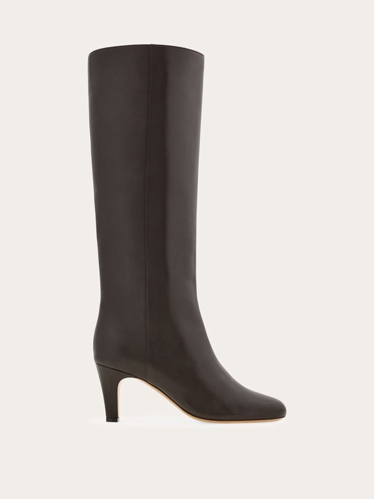 Knee high boot with low heel Gallery image 1