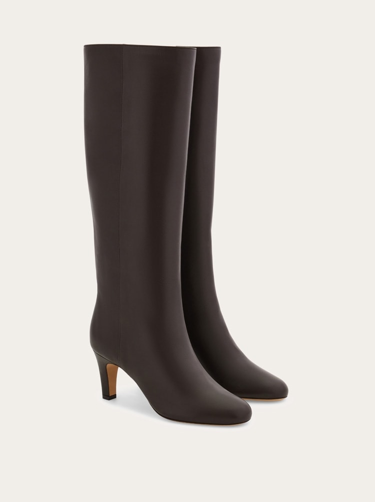 Knee high boot with low heel Gallery image 2