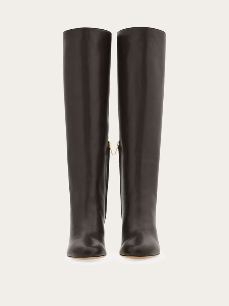 Knee high boot with low heel Gallery image 3