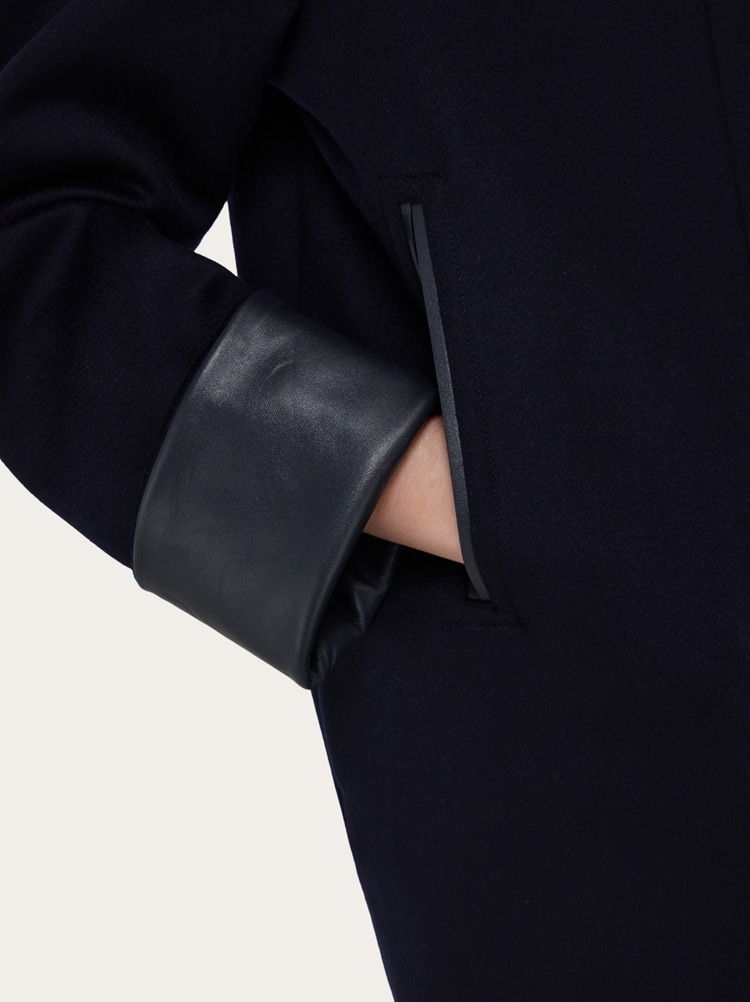 Single breasted wool and cashmere coat Gallery image 5