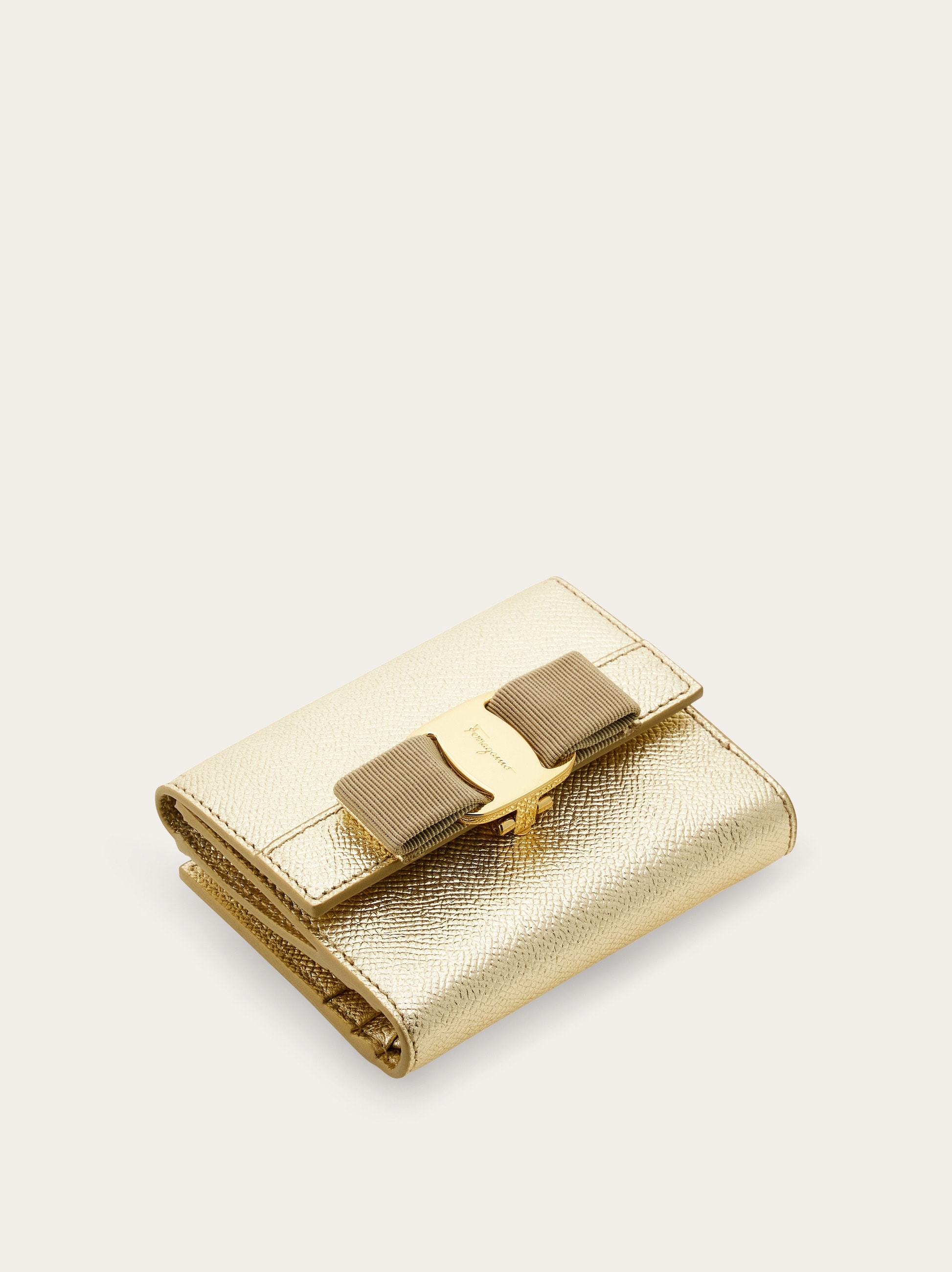 日本限定商品】ヴァラ リボン 二つ折り財布 - ウィメンズ | Ferragamo