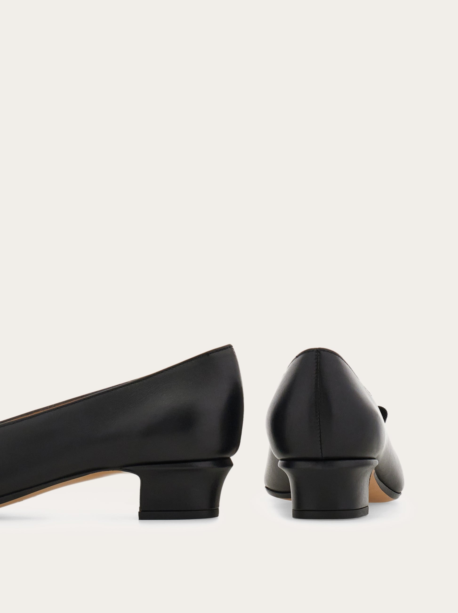 美品 フェラガモ ヴァラリボン ラバーシューズ 黒 6 23cm ヴァラ - ウィメンズ | Ferragamo
