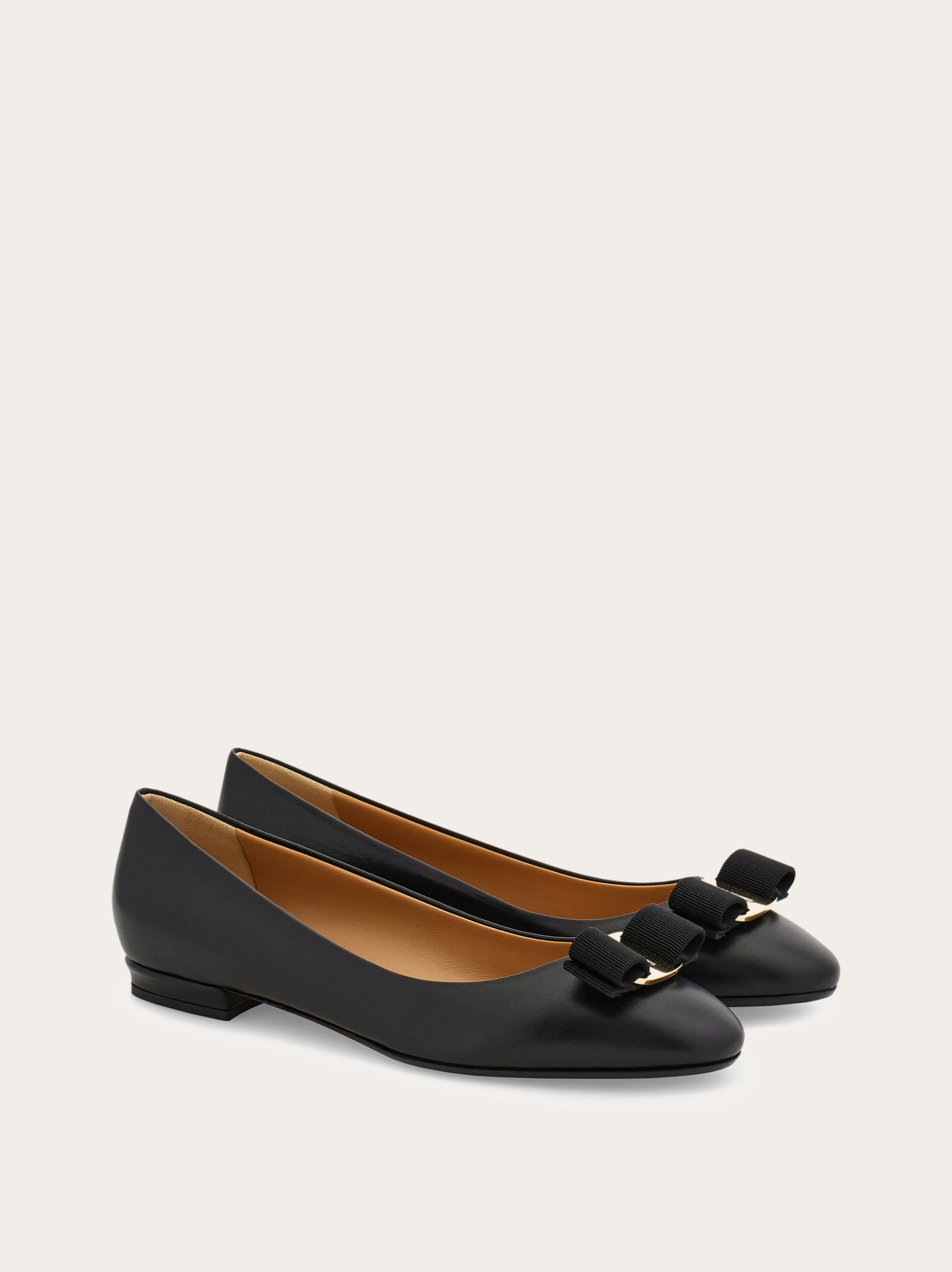 ✨フラットなのにきちんと感✨Salvatore Ferragamo Varina Varina ballet flat - Women | Ferragamo