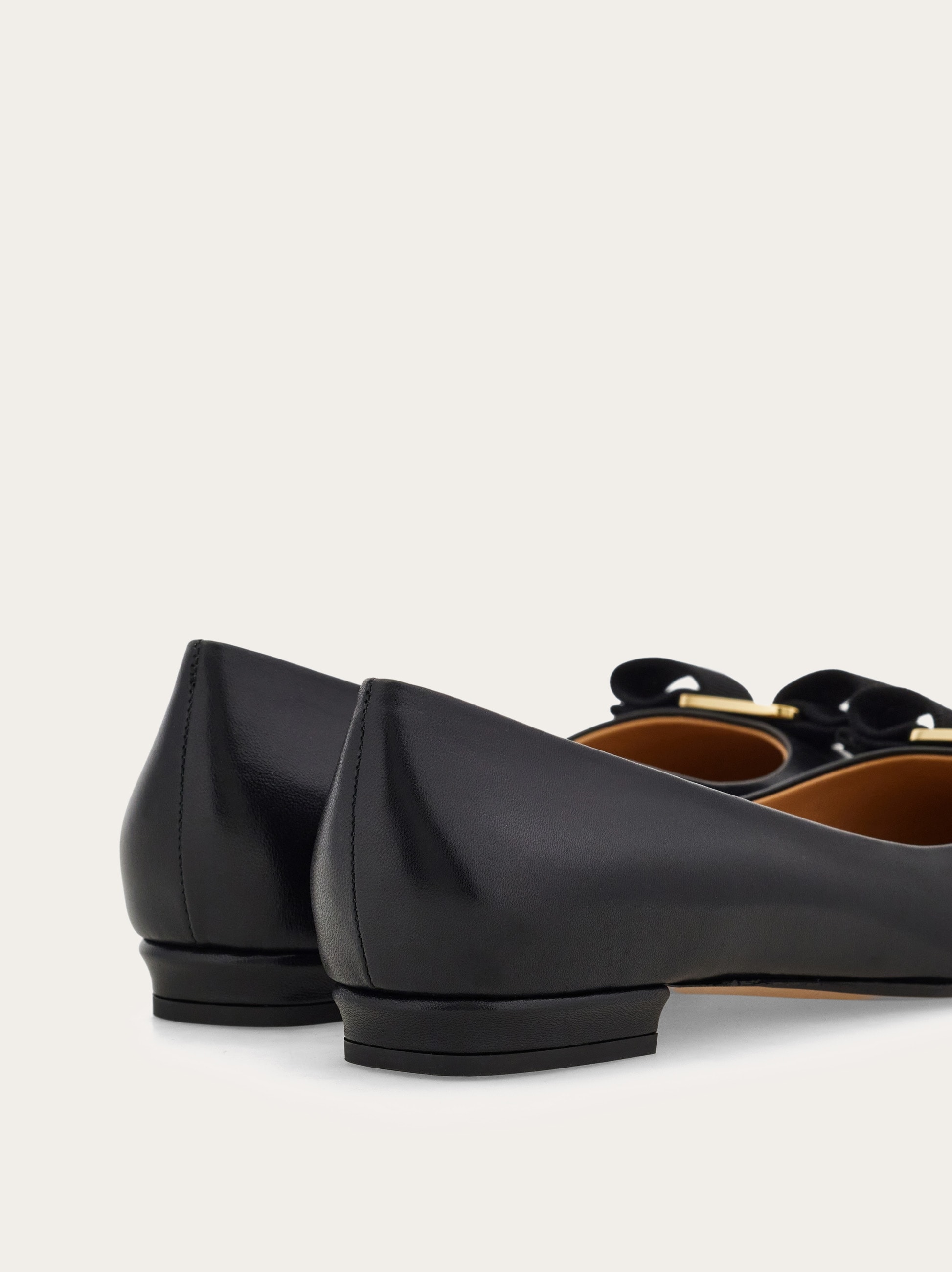 Salvatore Ferragamo VARINAフラットシューズ ブラック Varina ballet flat - Women | Ferragamo