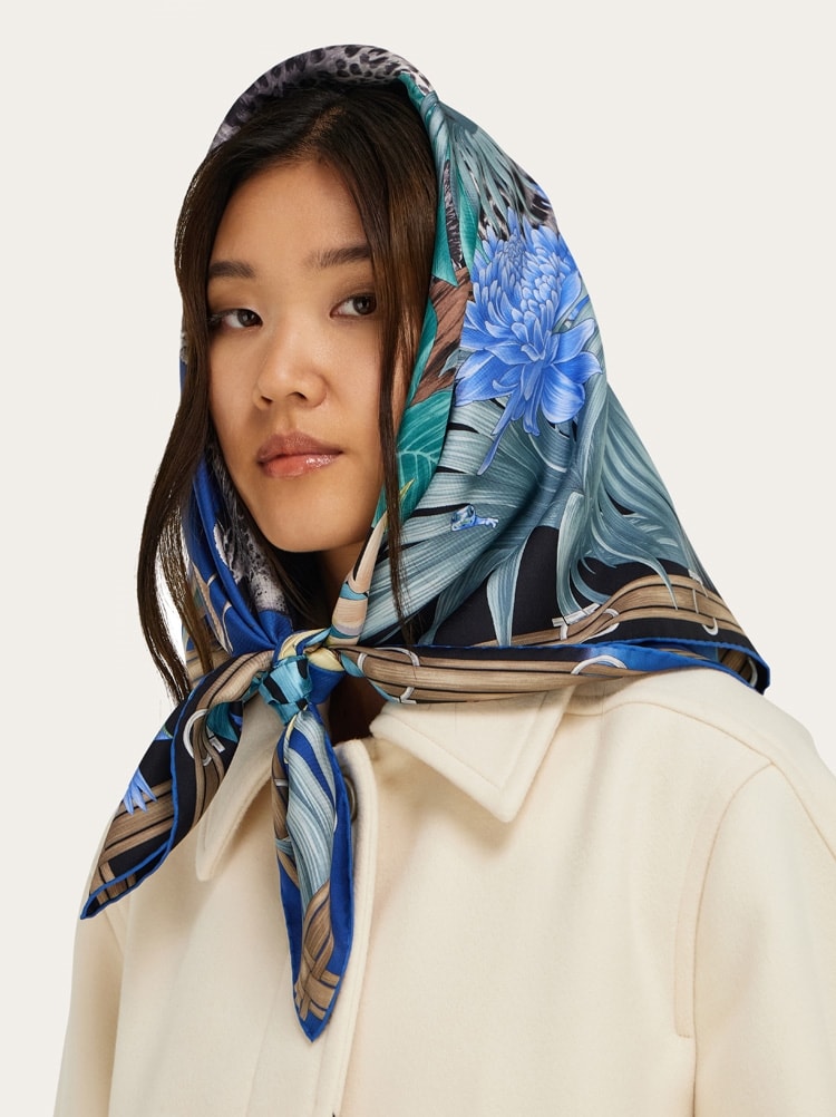 Foulard en soie imprimé Félins Gallery image 3