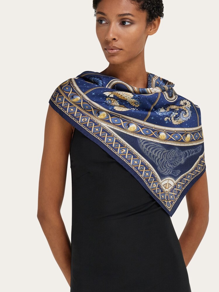 Foulard en soie imprimé Horoscope Gallery image 3