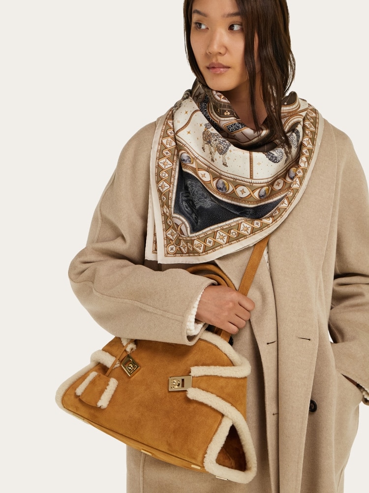 Foulard en soie imprimé Horoscope Gallery image 3