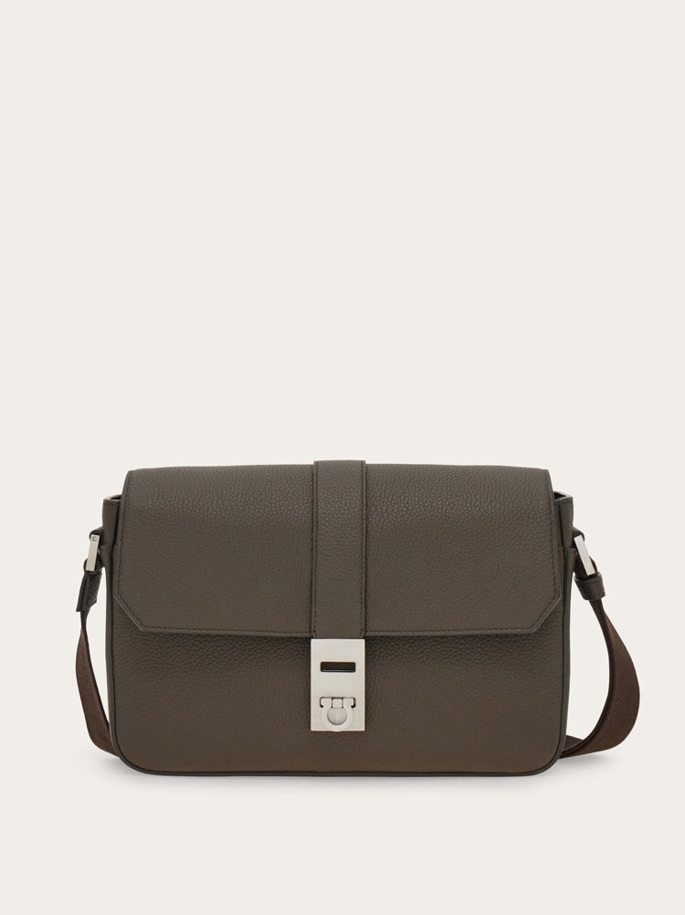 Hug buckle messenger bag Gallery image 1