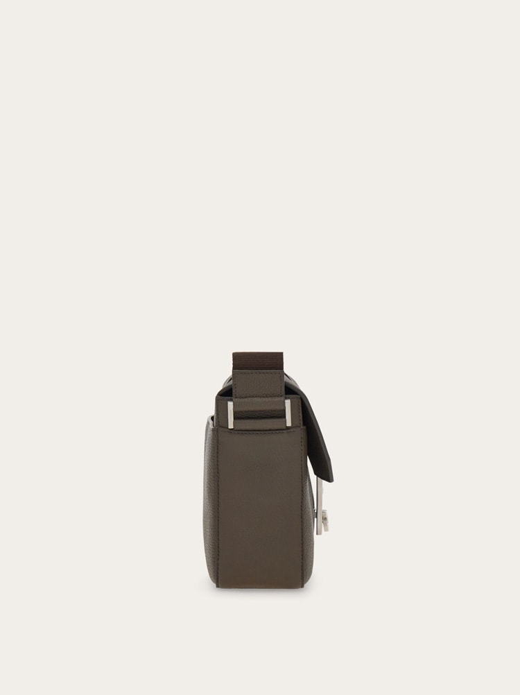 Hug buckle messenger bag Gallery image 3