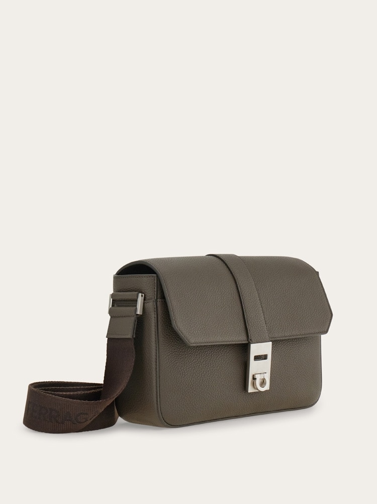 Hug buckle messenger bag Gallery image 6