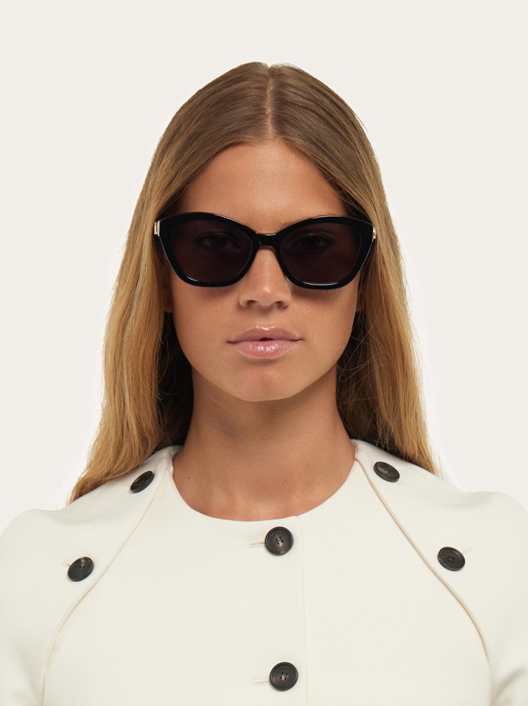 Butterfly frame sunglasses Gallery image 3