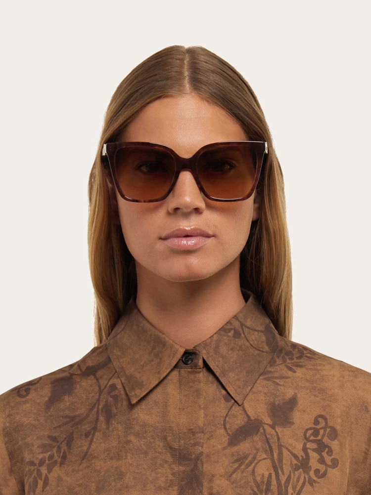 Square frame sunglasses Gallery image 3
