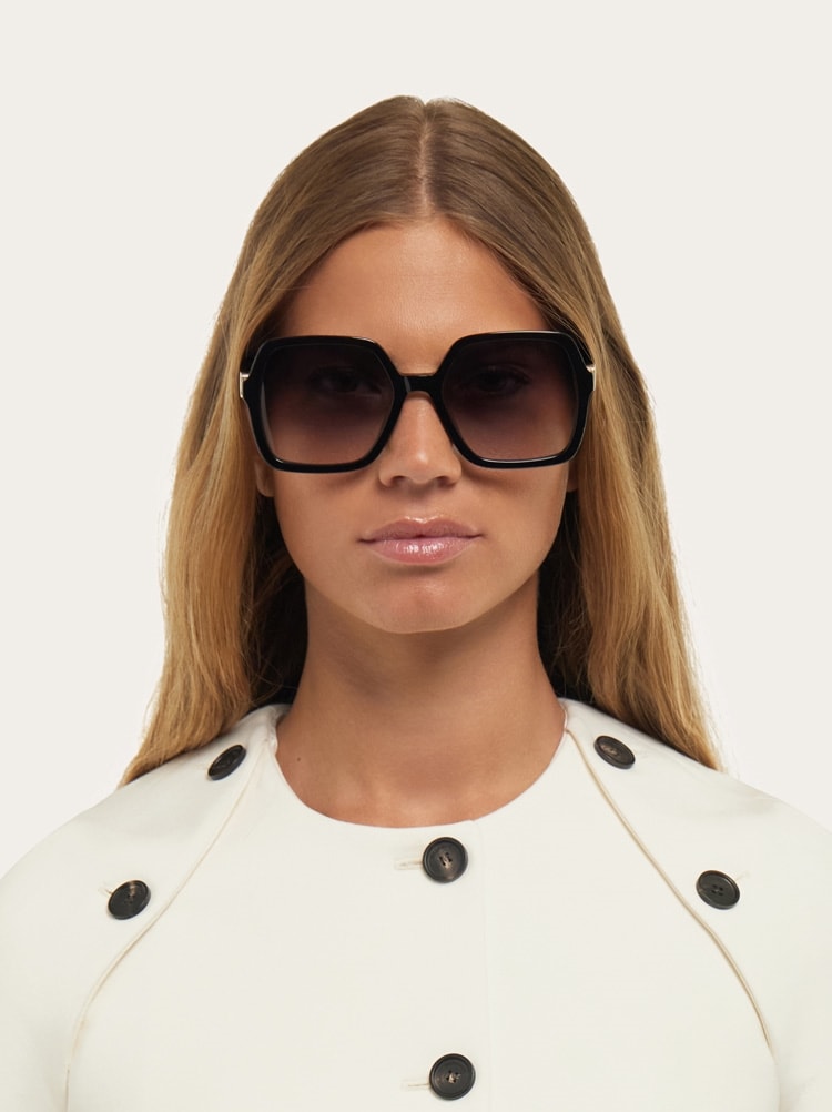 Square frame sunglasses Gallery image 3