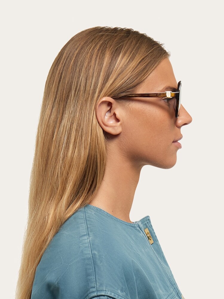 Square frame sunglasses Gallery image 5